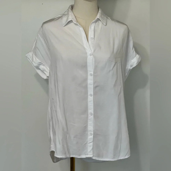 BEACHLUNCHLOUNGE White Short Sleeve Button Up Blouse Size Small - Picture 2 of 8